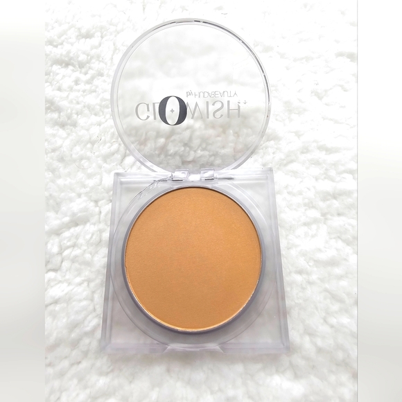 🎉BRAND NEW, NEVER USED!🎉 Huda Beauty Glowish Luminous Pressed Powder! - Picture 2 of 7
